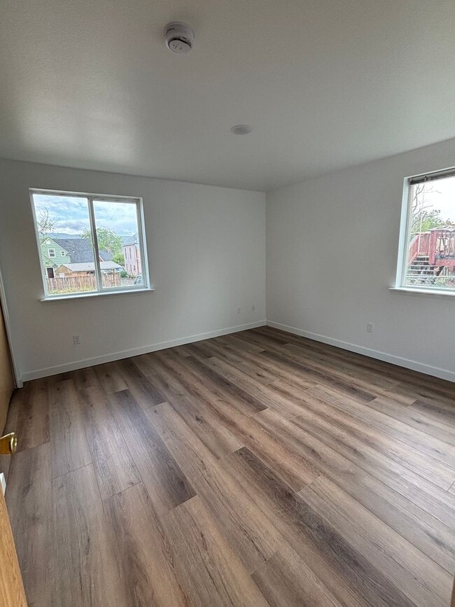 Photo - 1209 E 10th St Unit B