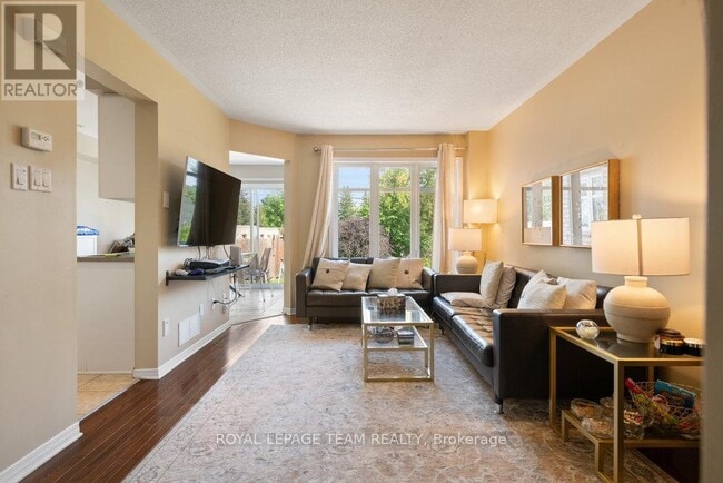 Photo - 243 Royal Gala Private