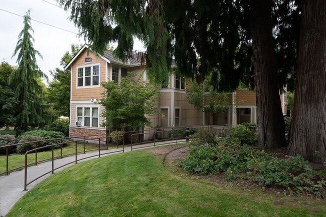 Building Photo - 8535 Avondale Rd NE Unit A-201