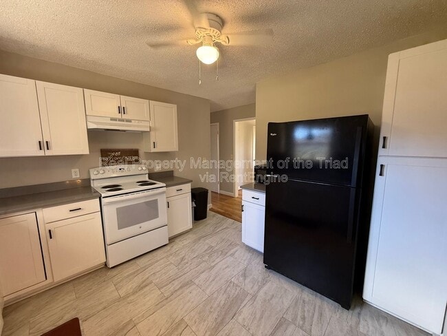 Photo - 2563 Wood Valley Rd