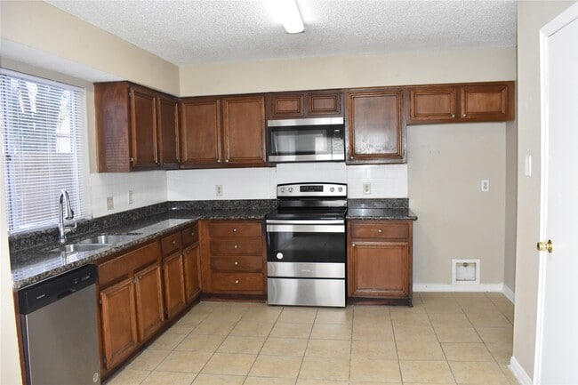 Building Photo - 8903 Kalewood Dr