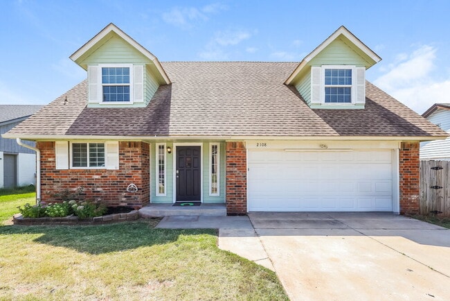 Building Photo - 2108 NE 9th St