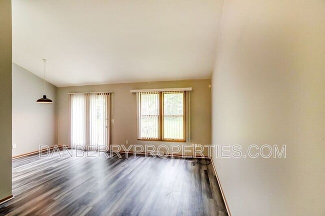 Photo - 3162 Kylemore Rd