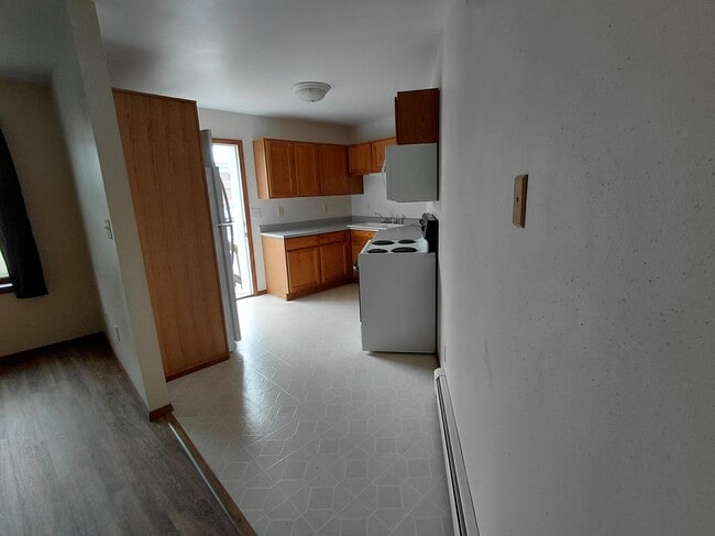 Building Photo - 248 Main E St Unit #3