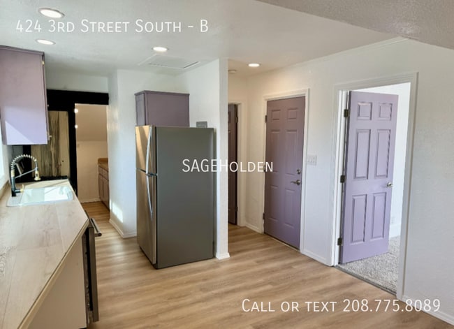 Building Photo - 424 3rd St S Unit B