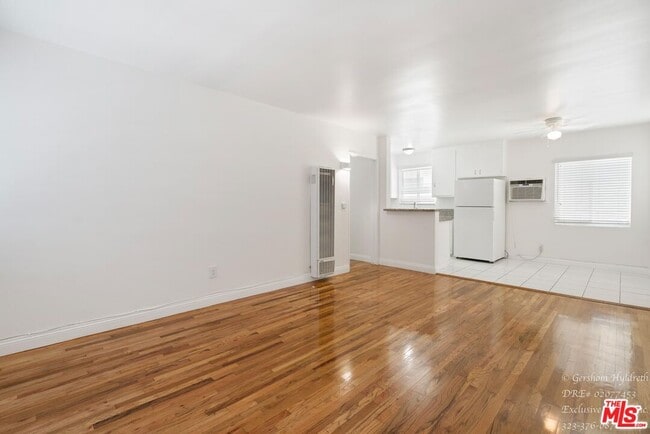 Photo - 6640 Woodman Ave Unit 5