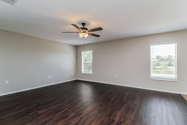 Photo - 1729 Strathmore Cir