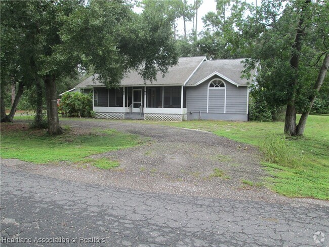 Building Photo - 1541 Spring Ln Rental