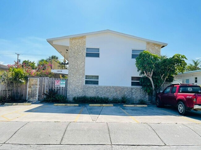 1609 S Federal Hwy Lake Worth, FL 33460