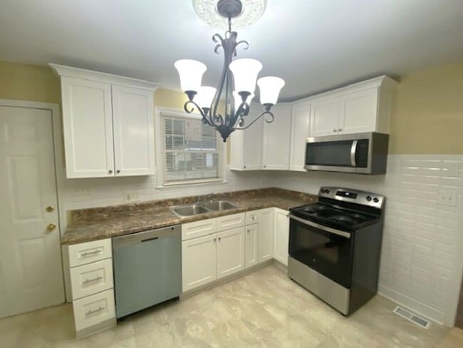 Photo - 100% Renovated! 3 Bedroom/1.5 Bathroom!