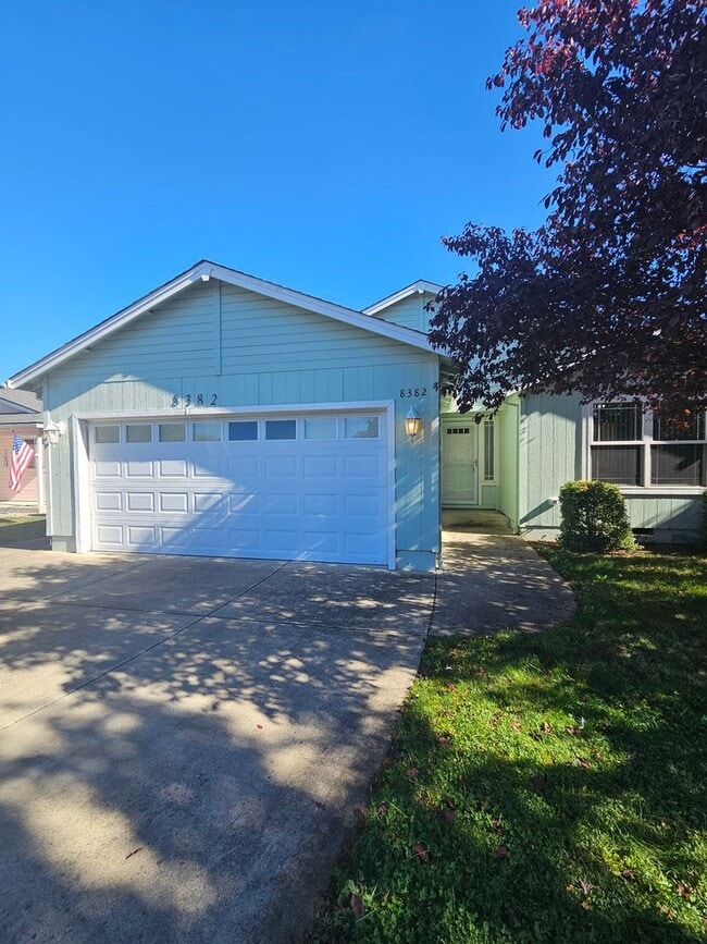 Building Photo - Contemporary Home in Quiet Location