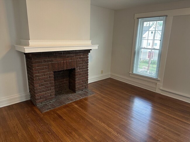 Photo - E Maynard Ave 114-116 MLR (LH2) Unit 116