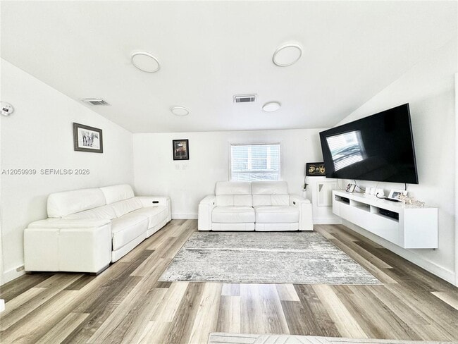 Photo - 10692 N Branch Rd