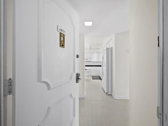 Photo - 4400 Exeter Dr Unit 201