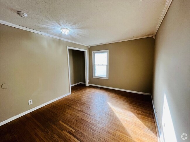 Building Photo - Available August 1st 2024 Rental