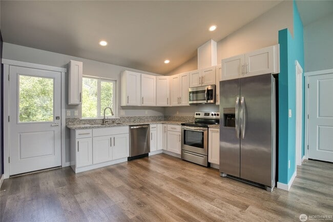 Building Photo - 2 bedroom close to the beach