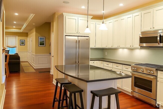 Building Photo - 776 E 4th St Unit 1 Rental