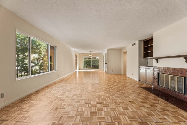12011 Rochester Ave Unit 6