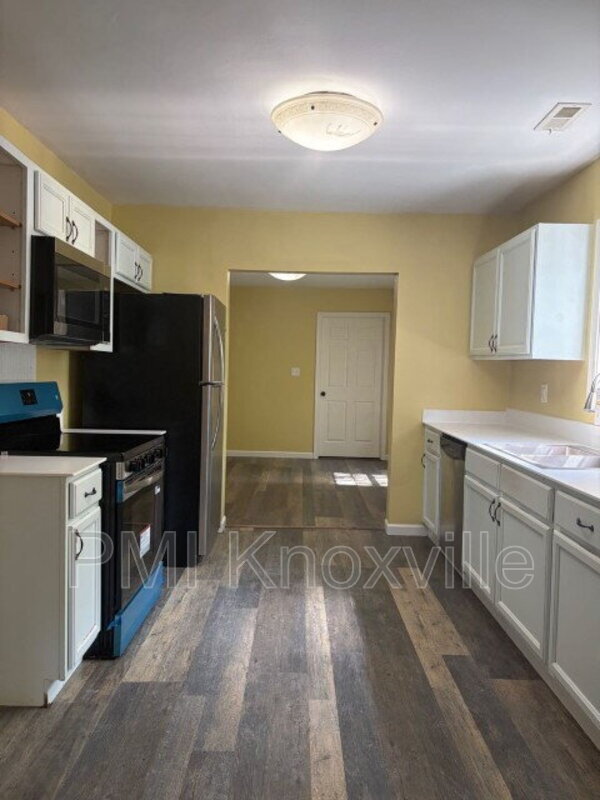 Photo - 2340 Boxwood Ln NE