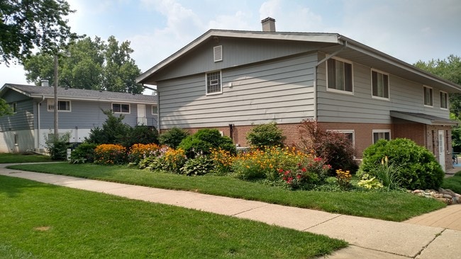 Propiedad con un hermoso paisajismo. - 1319 Argo Ln Unidad 1