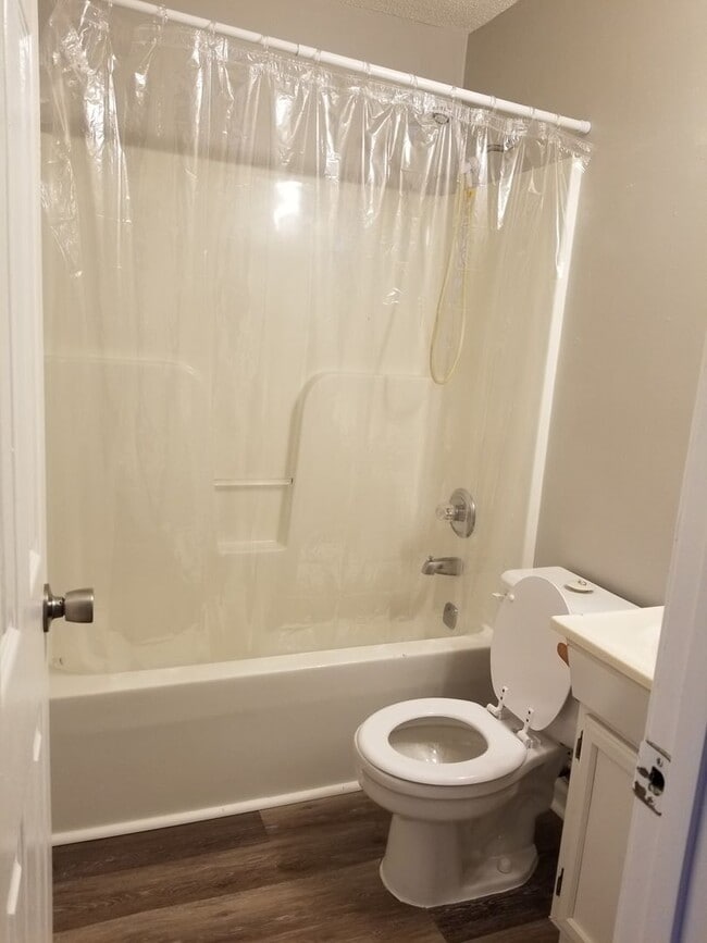 Newly remodeled 1 bed 1 bath - Newly remodeled 1 bed 1 bath Unit 1544 C