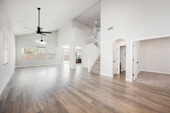 Photo - Beautiful 4 bedroom home located in the Shores