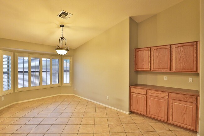 Photo - 3 bedroom 2 bath home with a den in san tan valley!