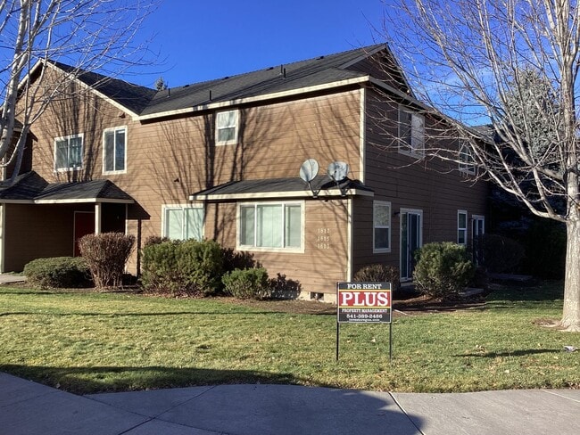 Building Photo - r1813/1815/1817 Unit 1817