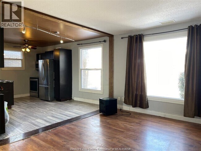 Photo - 8691 Darlington Crescent