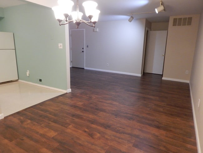 entry to finished basement and washer/dryer - 1103 Normandy Ct Unit 1103