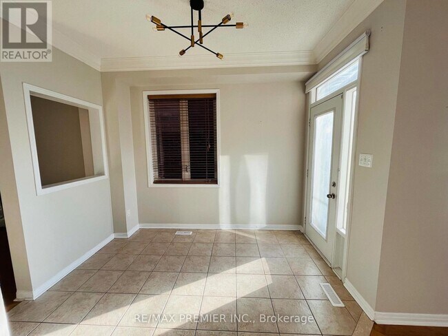 Photo - 111 Catalpa Cres