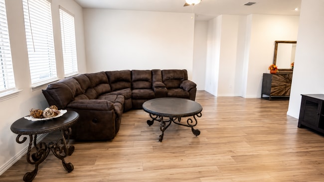Photo - 5119 Penrose Dr