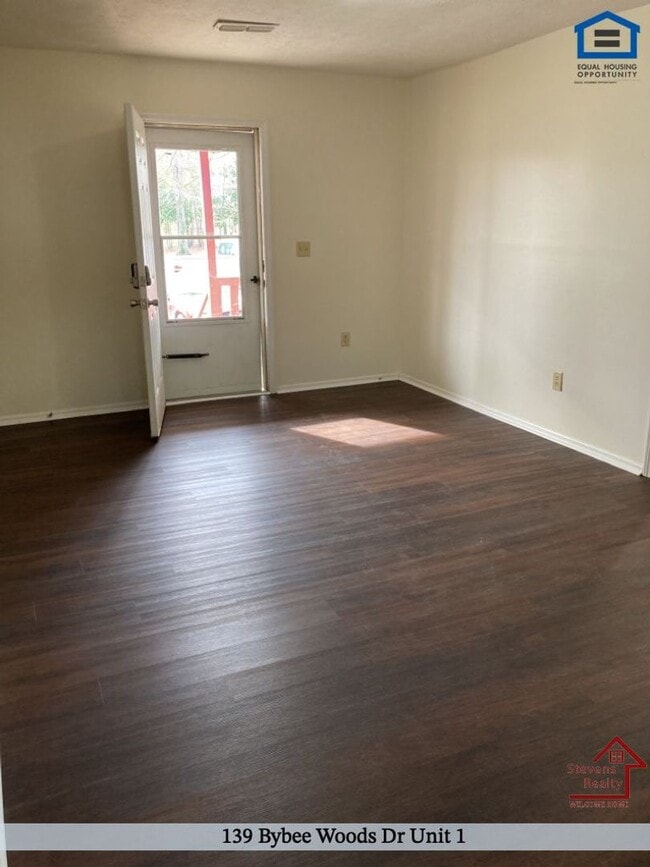 Photo - 139 Bybee Woods Dr