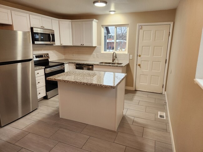 Building Photo - 2112 E Donegal Cir Rental