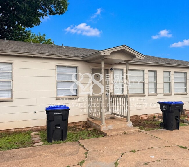 Building Photo - *NOW AVAILABLE!* 2 Bed/1 Bath Tri-plex Home in Noble Unit 614 S 7th St