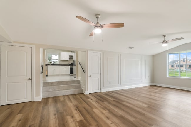 Photo - 512 Avenue G