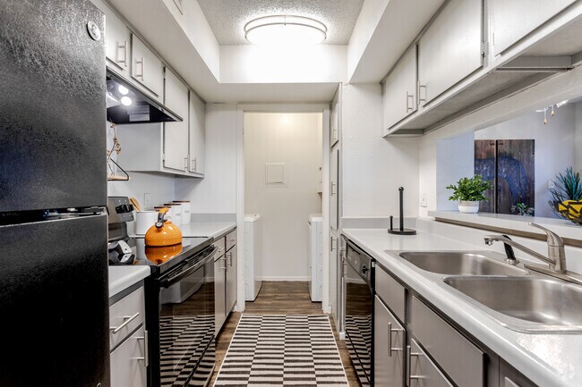 1BR,1BA - 710 Updgraded - Kitchen