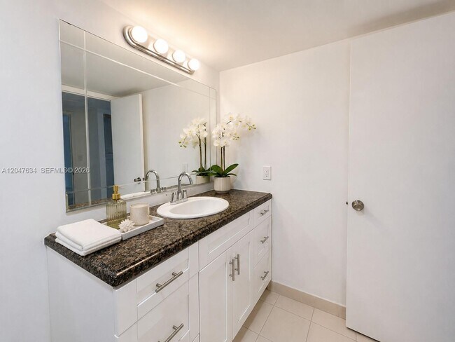 2801 NE 183rd St Unit 208W