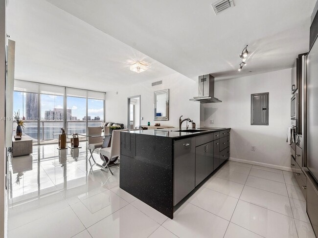 Photo - 495 Brickell Ave Unit 5203