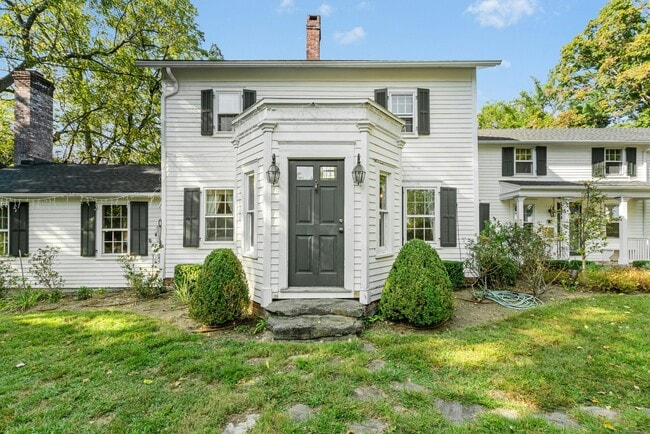 Photo - 561 Middlesex Rd