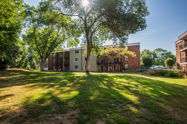 Silas Pointe Apartments