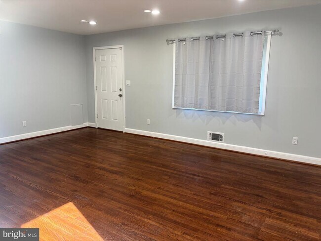 Photo - 9103 Wallace Rd