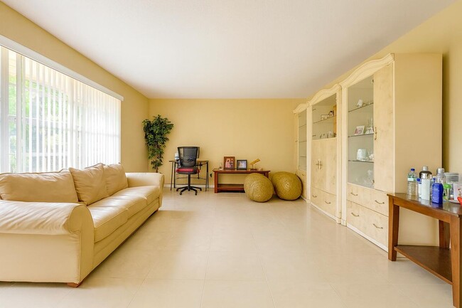 Photo - 2533 Dolphin Dr