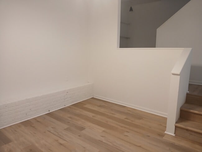 Photo - 861 W 48th St