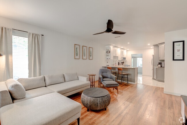 Building Photo - 1506 Brentwood St Rental
