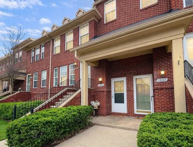 Building Photo - 15650 Stone Crossing Dr