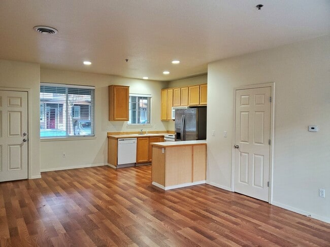 Photo - Great Location! 2 Bed 2 Bath Townhouse Style Condo! Open Concept! Laminate Floors Throughout Main!