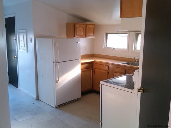 Building Photo - 353 3rd St Unit #3 Rental