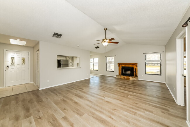 Photo - 4725 Country Oaks Blvd