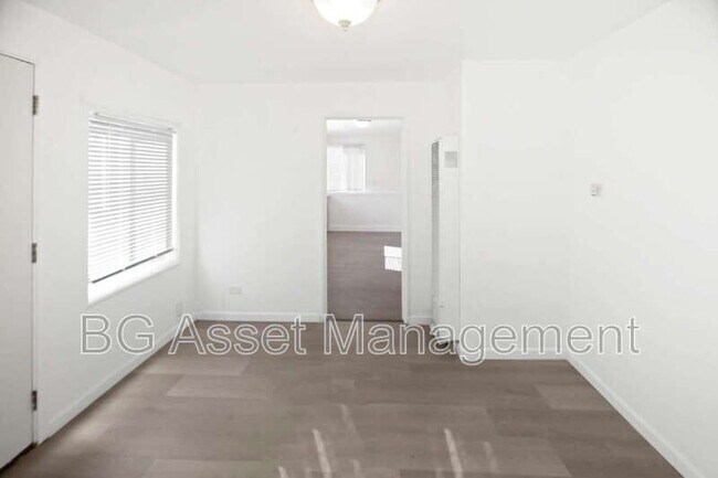 Photo - 3027 Yolo Ave